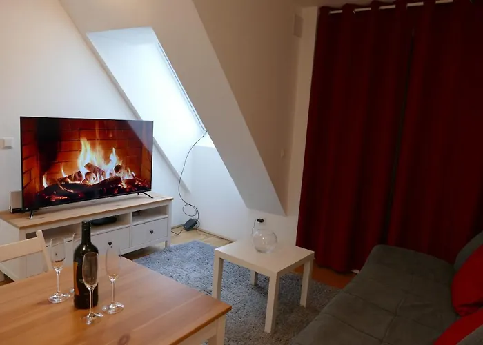 Cosy Modern Apartment With A/C And Balcony