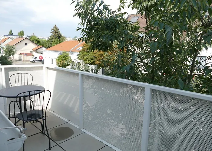 Cosy Modern Apartment With A/C And Balcony