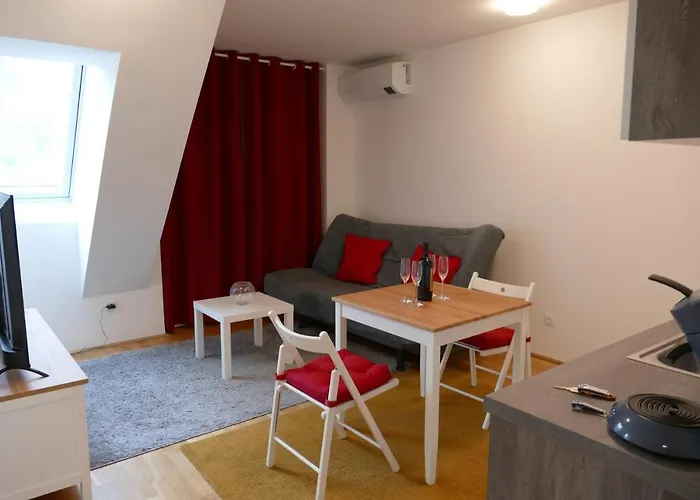 Cosy Modern Apartment With A/C And Balcony