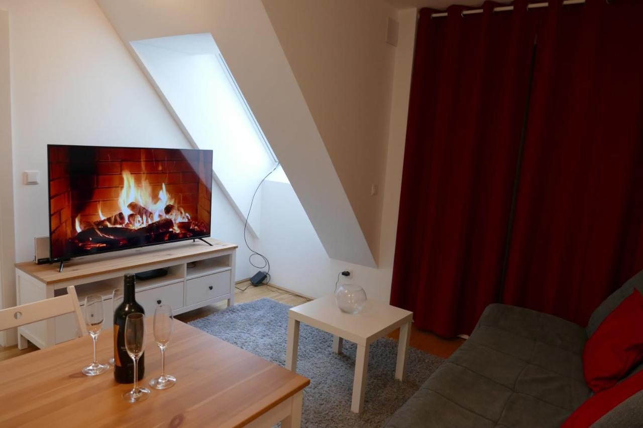 Cosy Modern With A/c And Balcony Apartment *