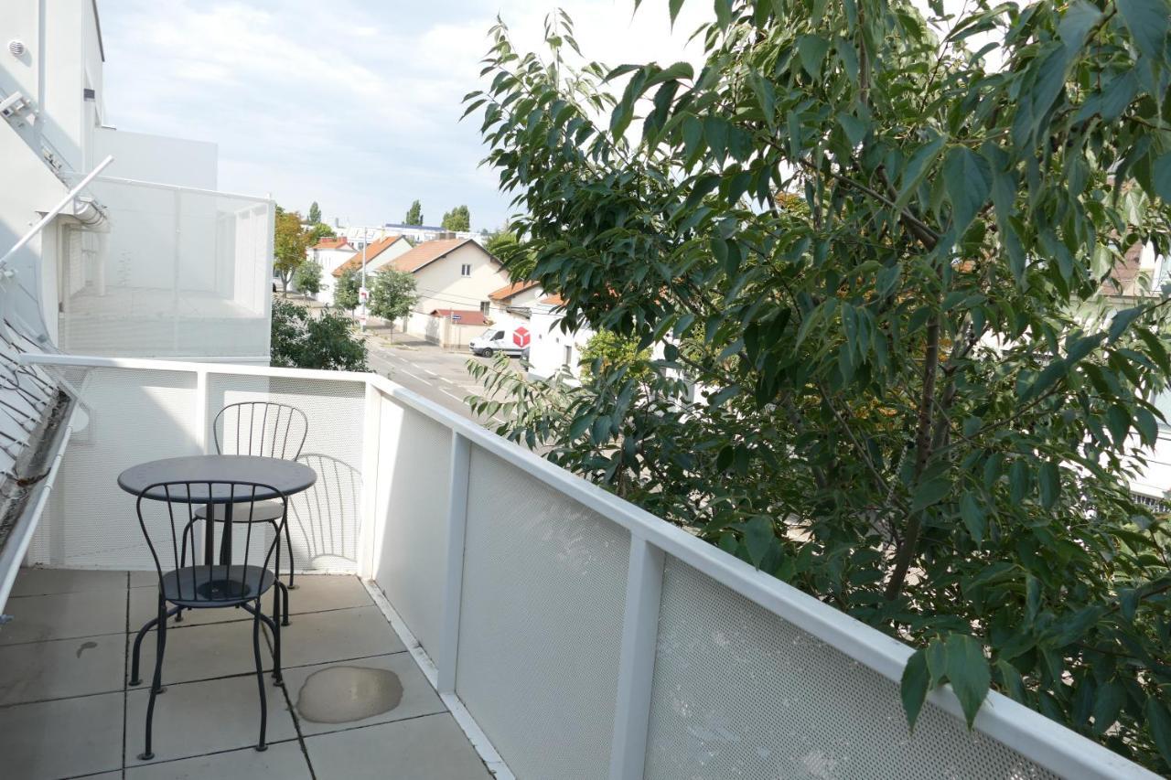 Cosy Modern With A/c And Balcony Apartment Vienna