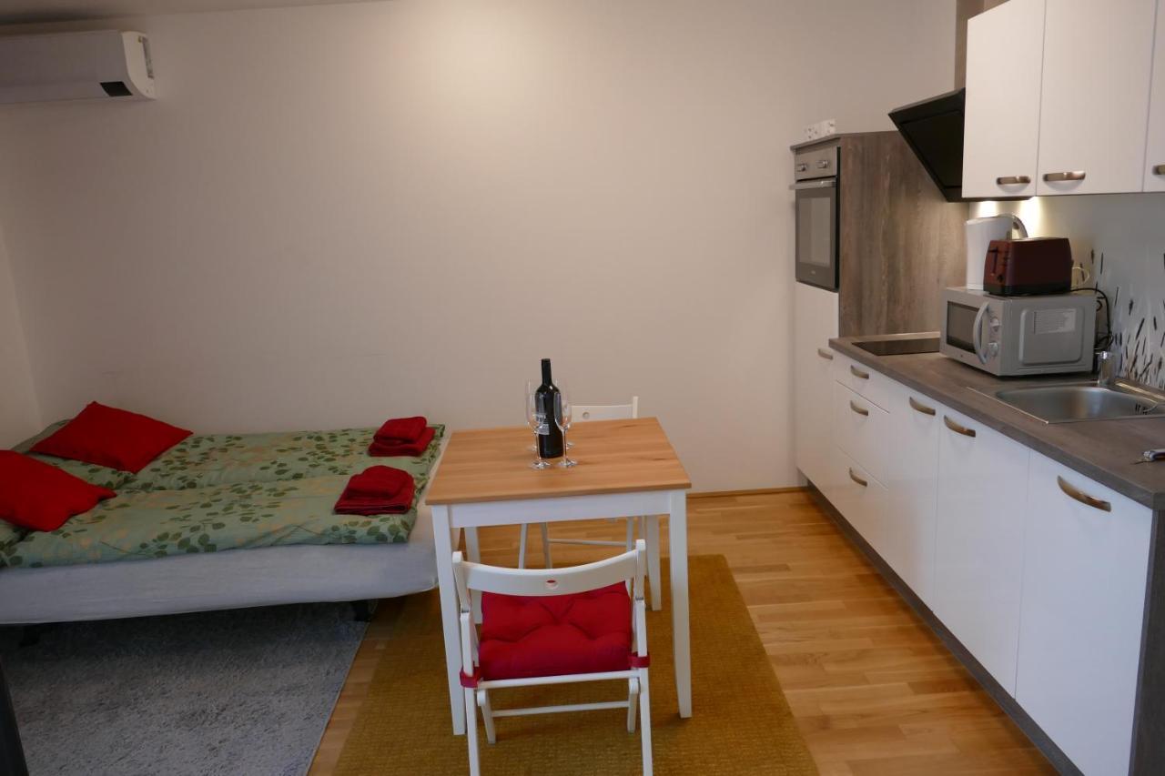 Apartment Cosy Modern With A/c And Balcony